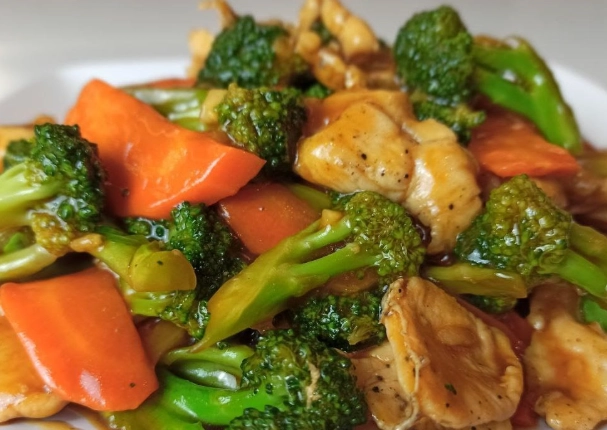 cook raw chicken and broccoli together