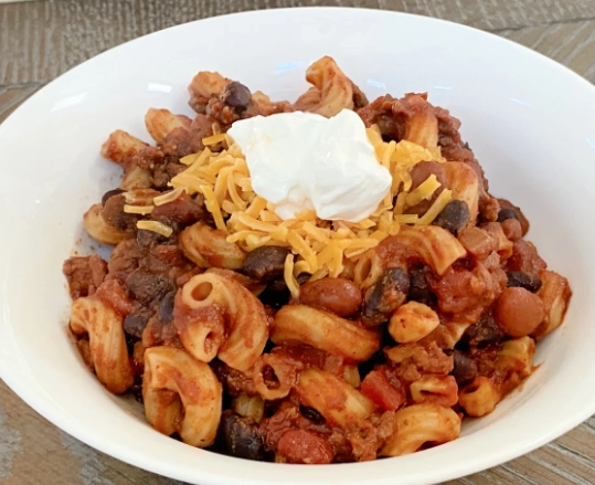 healthy crockpot chili mac