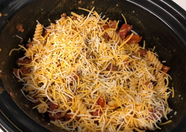 crockpot chili mac with beans