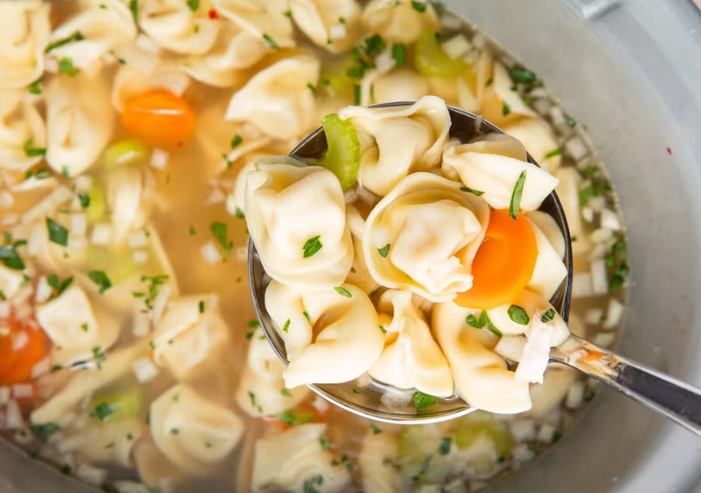 slow cooker chicken tortellini soup