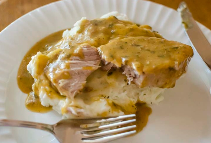 Thin pork chops and dressing in crock pot