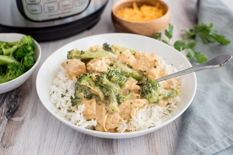 easy crockpot chicken and broccoli rice easy crockpot chicken and broccoli rice