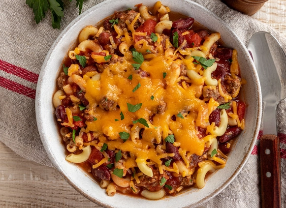 difference between goulash and chili mac