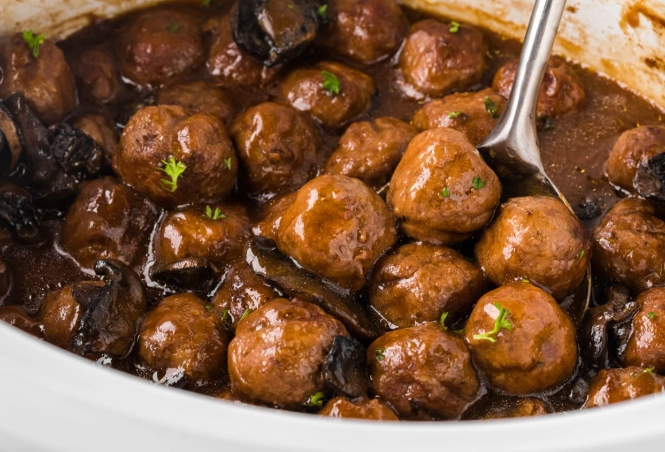 slow cooker meatballs with sauce