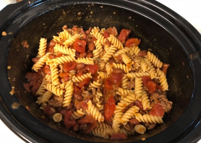 Crockpot chili mac soup