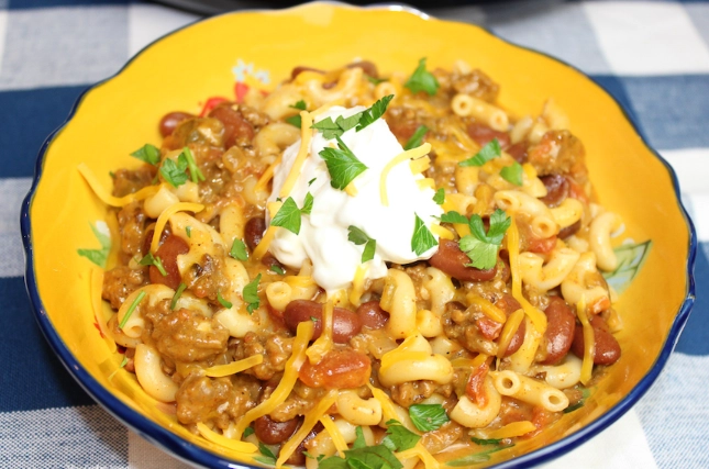 Simple crockpot chili mac