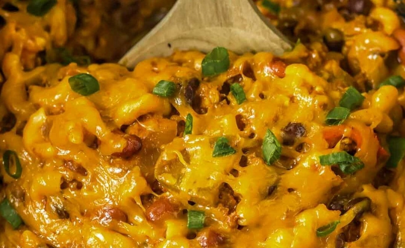 slow cooker chili mac and cheese