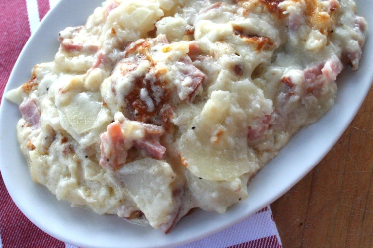 Crock pot scalloped potatoes and ham with cream of mushroom soup