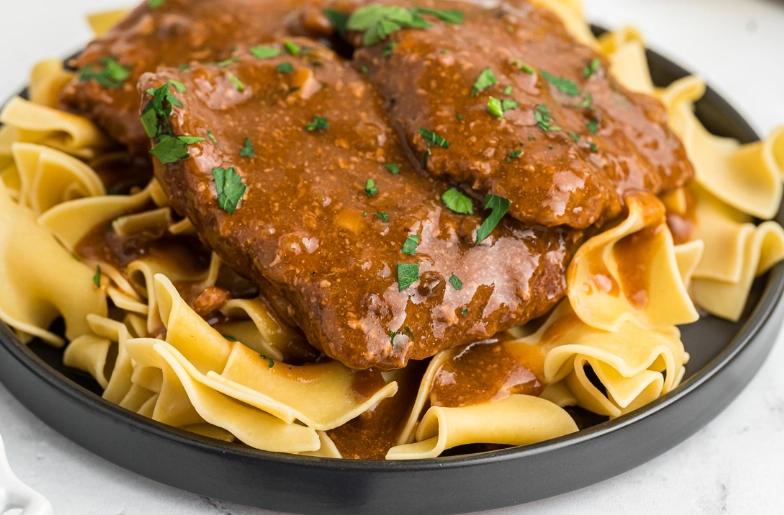 cube steak in slow cooker
