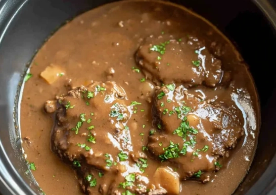 cube steak in slow cooker