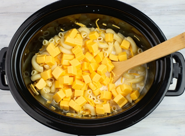slow cooker mac and cheese