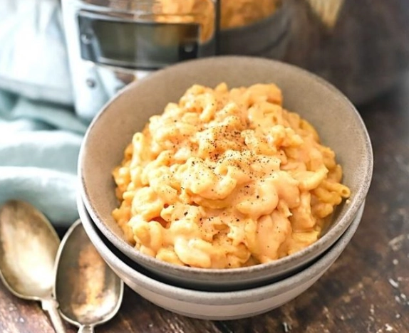 creamy slow cooker mac and cheese