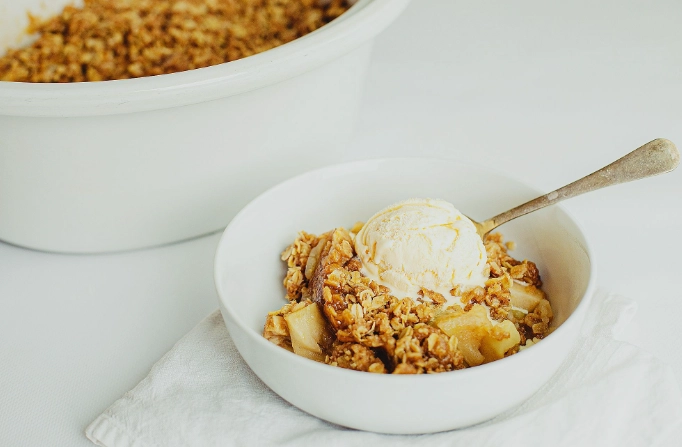 Easy slow cooker apple crumble