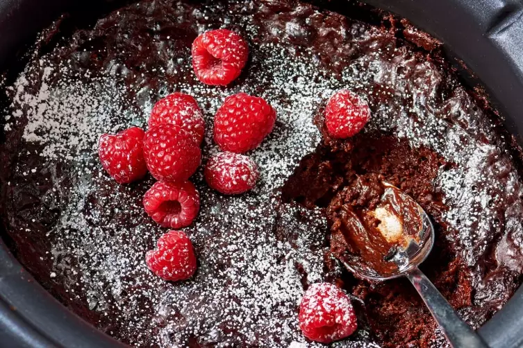 can you bake a cake in a slow cooker