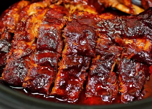 How do you cook fall off bone ribs in a slow cooker?
