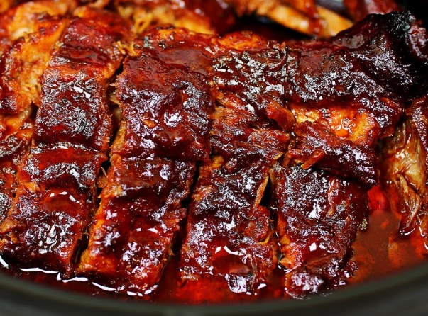Fall off the bone ribs slow cooker bbq sauce