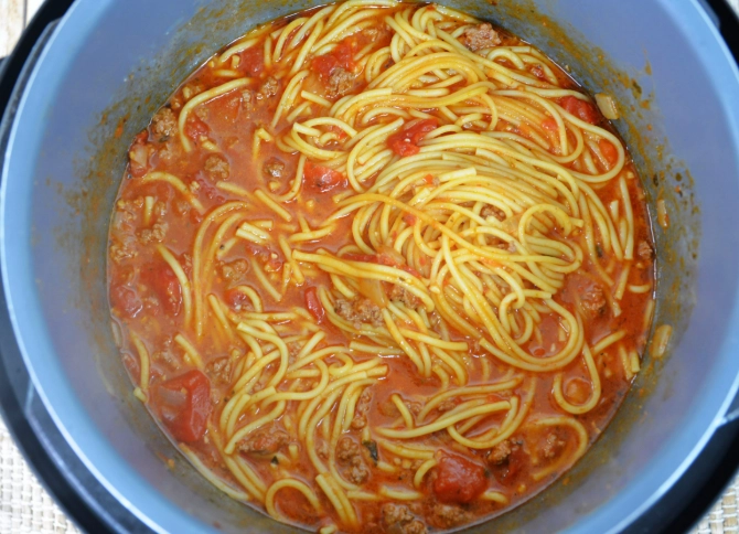slow cooker pasta with jar sauce