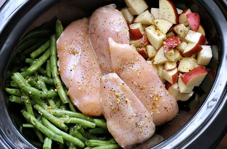 Tender slow cooker chicken and potatoes