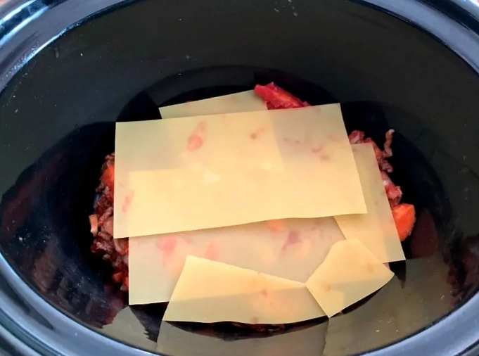 How long to cook lasagne in slow cooker with jar sauce