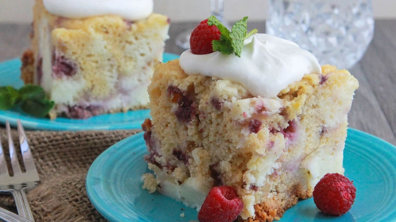 slow cooker cake mix dump cake