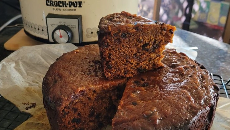 easy slow cooker cake easy slow cooker cake