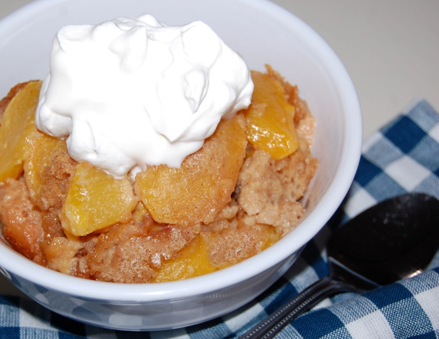 crockpot peach cobbler