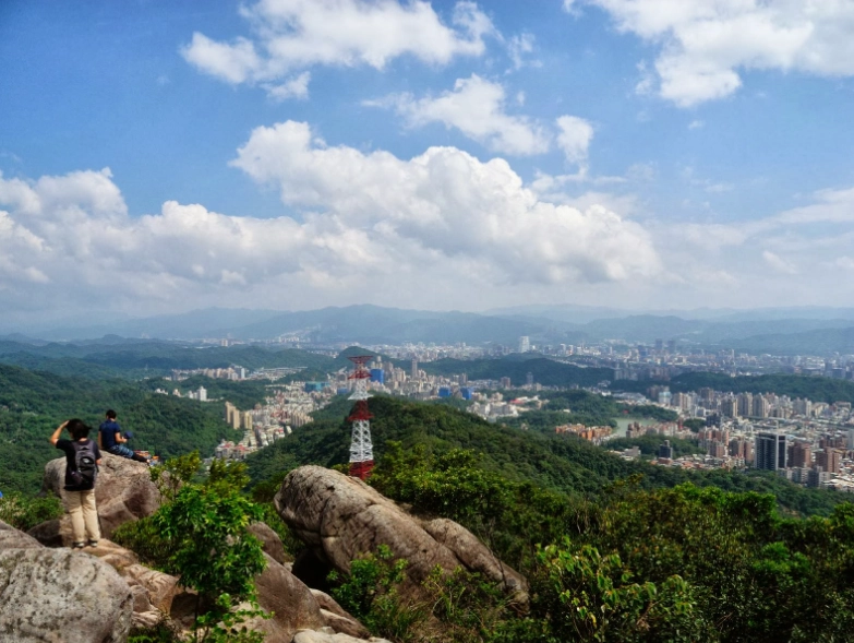劍潭山親山步道：10分鐘登頂看台北夜景，交通路線與實走心得